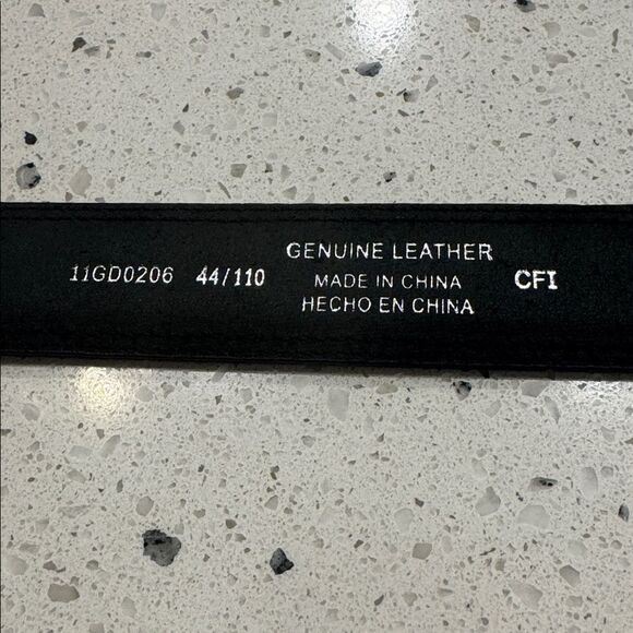 Dickies Genuine Men's Black Leather Belt Casual Work Sleek Size 44 NWOT - Picture 2 of 12